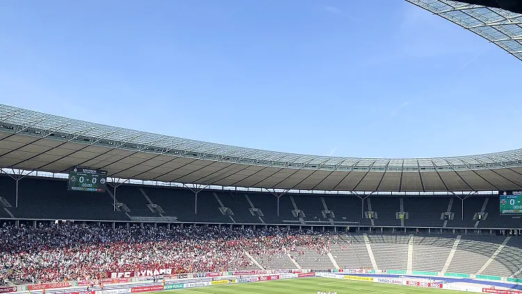 意大利球场外与城市建筑实拍（高位防线的代价）